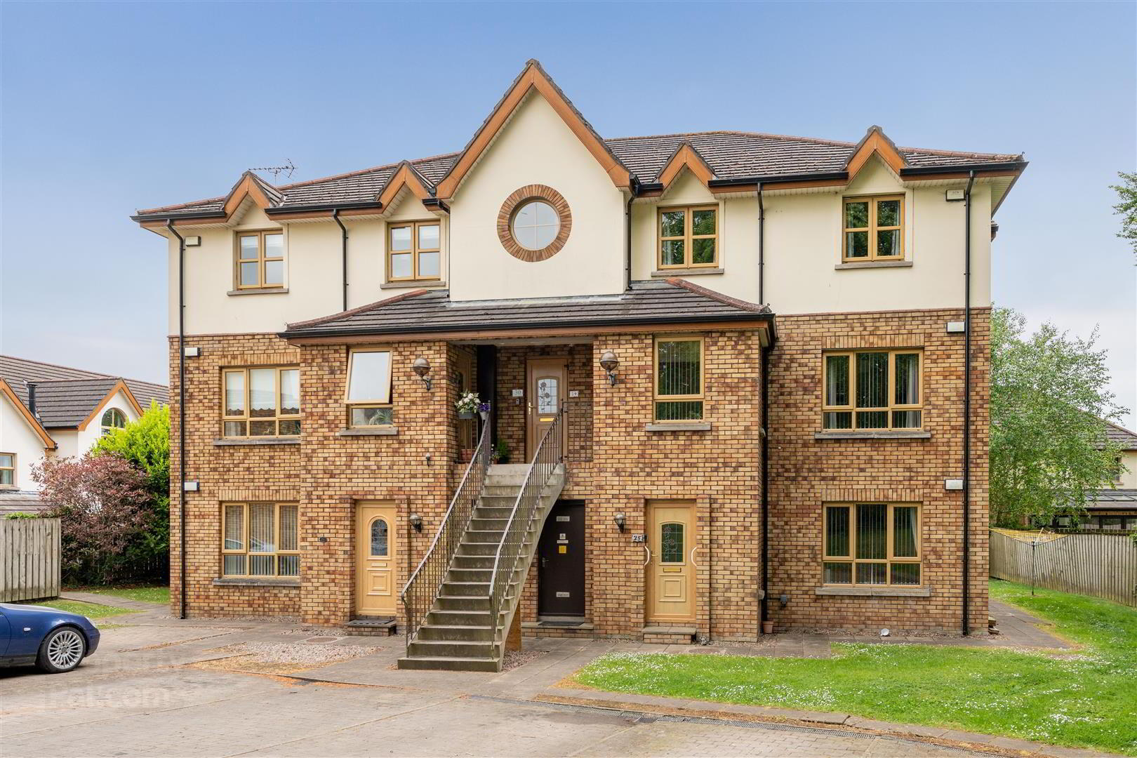 25 Woodrow Gardens 1 of 12