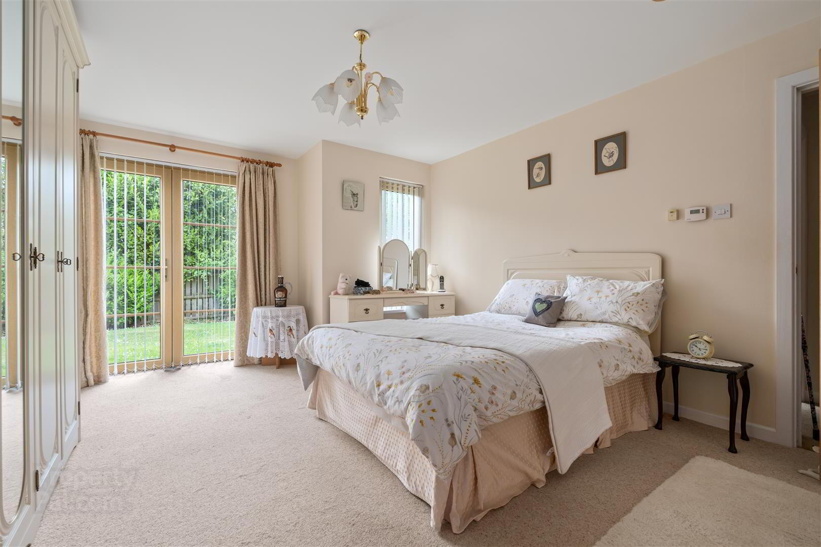 25 Woodrow Gardens 9 of 12