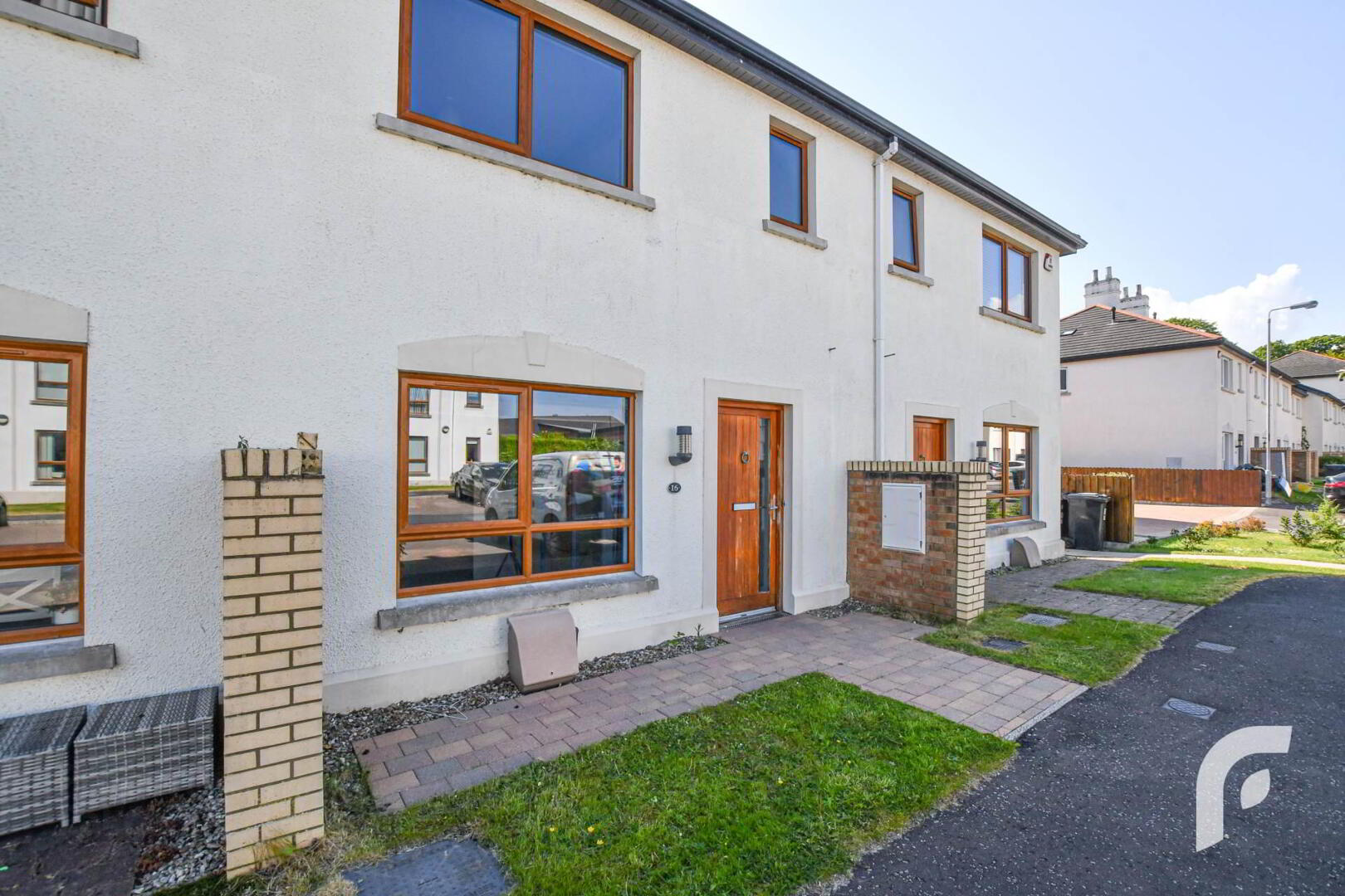 16 Glenavna 3 of 33