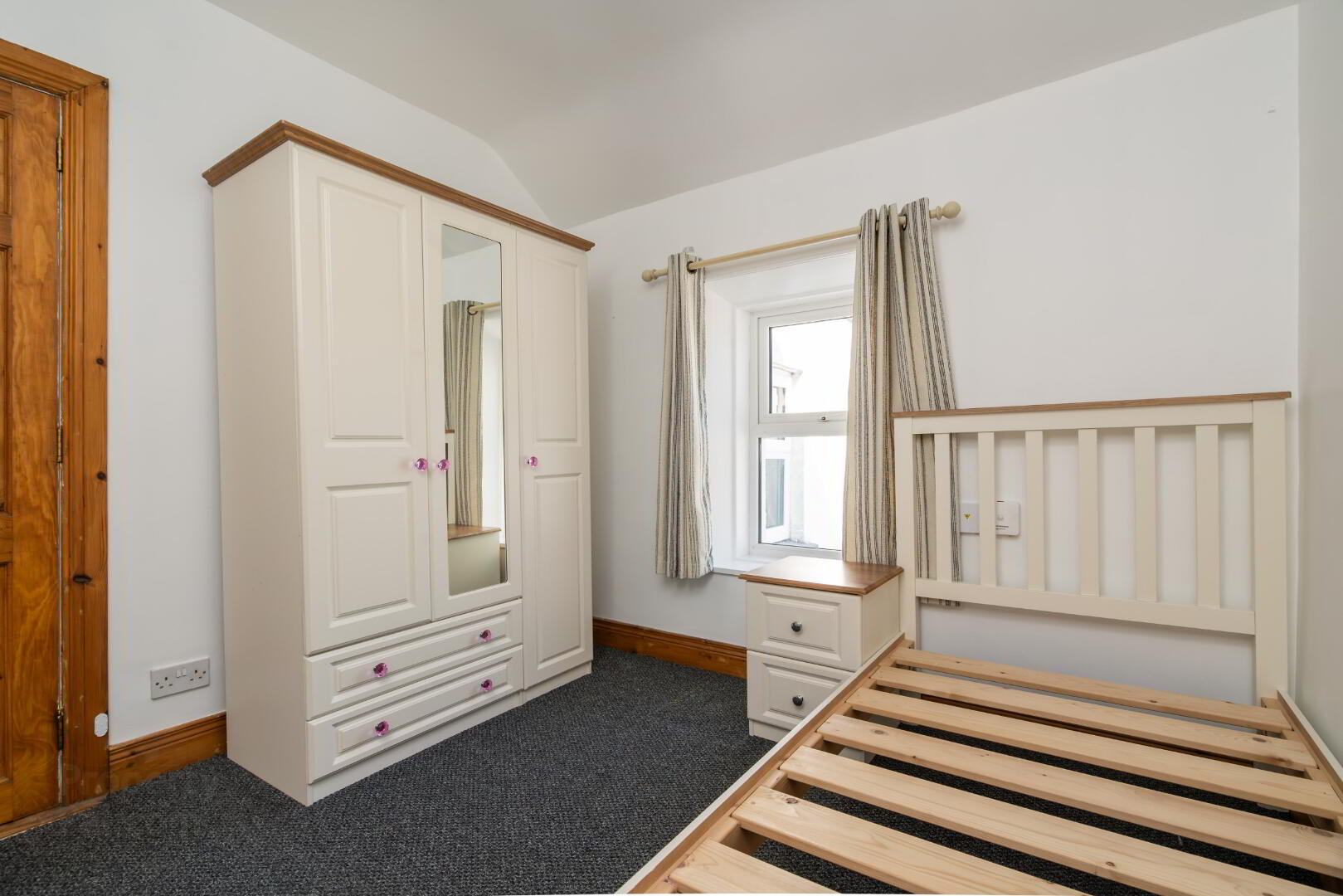 The Millstone, 71 Millbrae 19 of 22