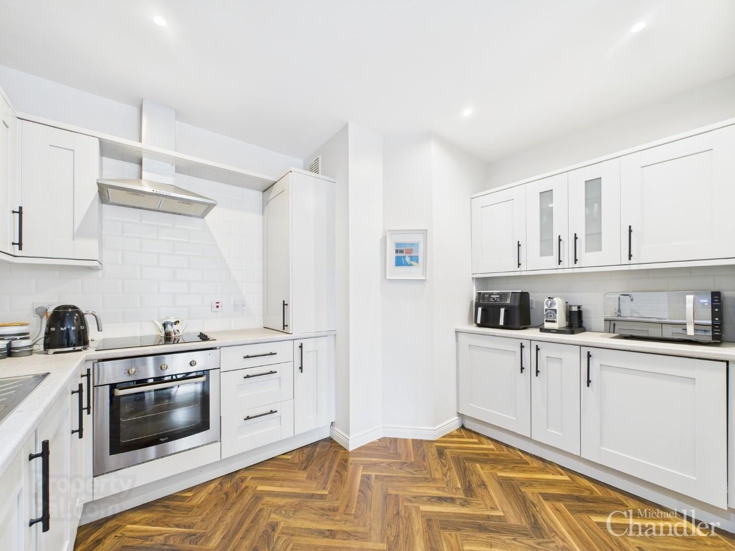 Apt 2, 16 Annadale Avenue 6 of 15