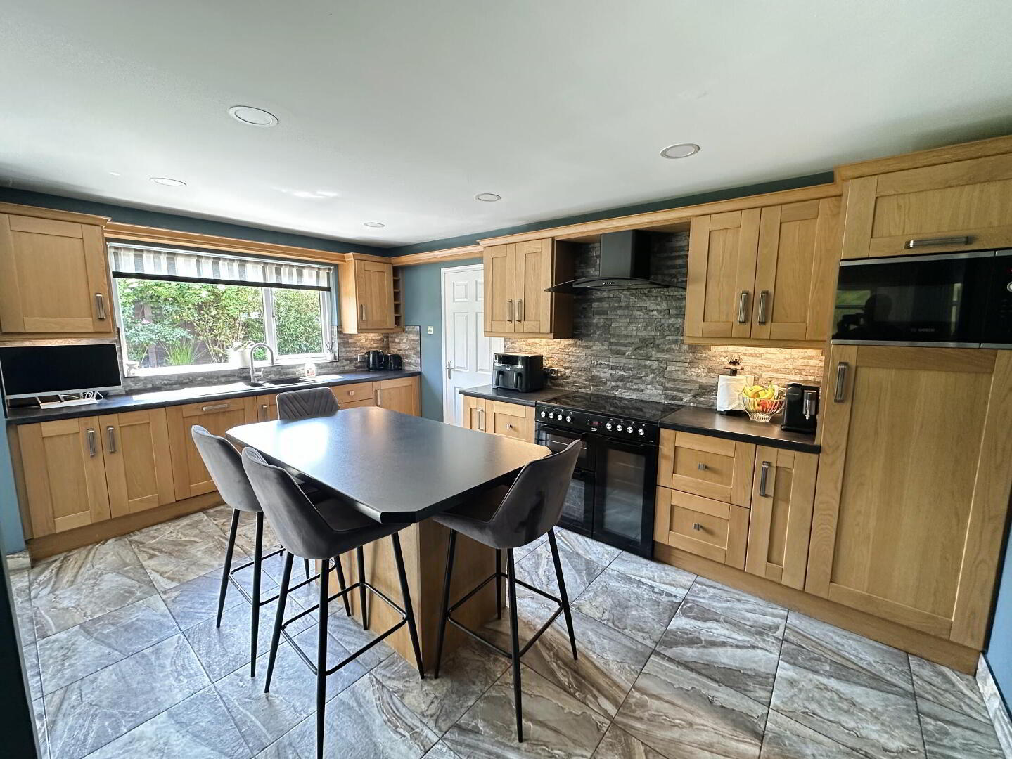 53 Thornhill 10 of 32