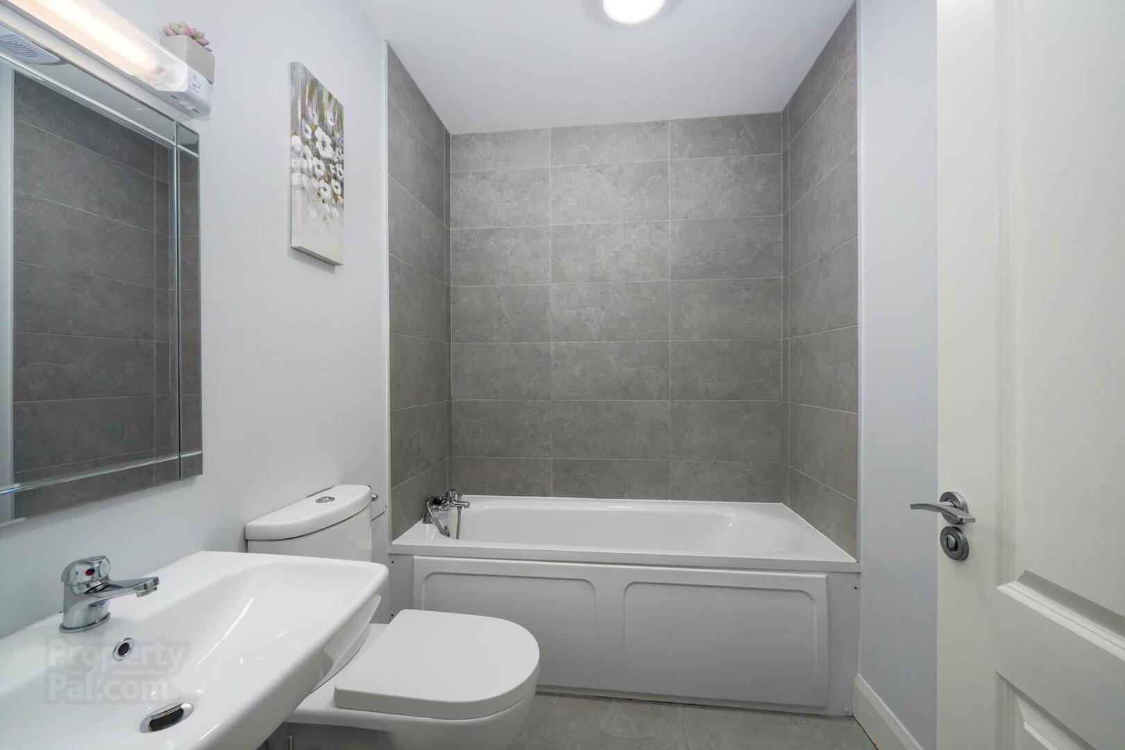 13 Castlechurch Avenue 25 of 30