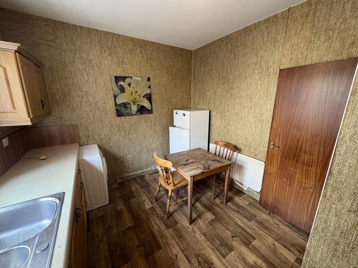 Apartment A, 28 The Square, Moy 3 of 7
