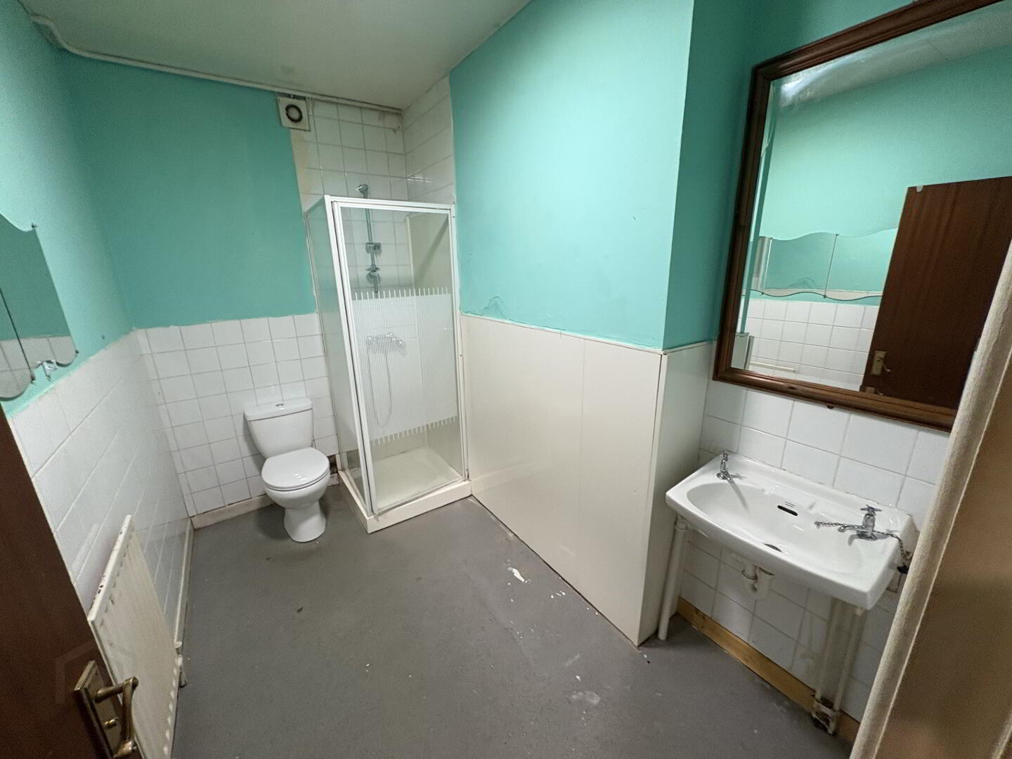 Apartment A, 28 The Square, Moy 7 of 7