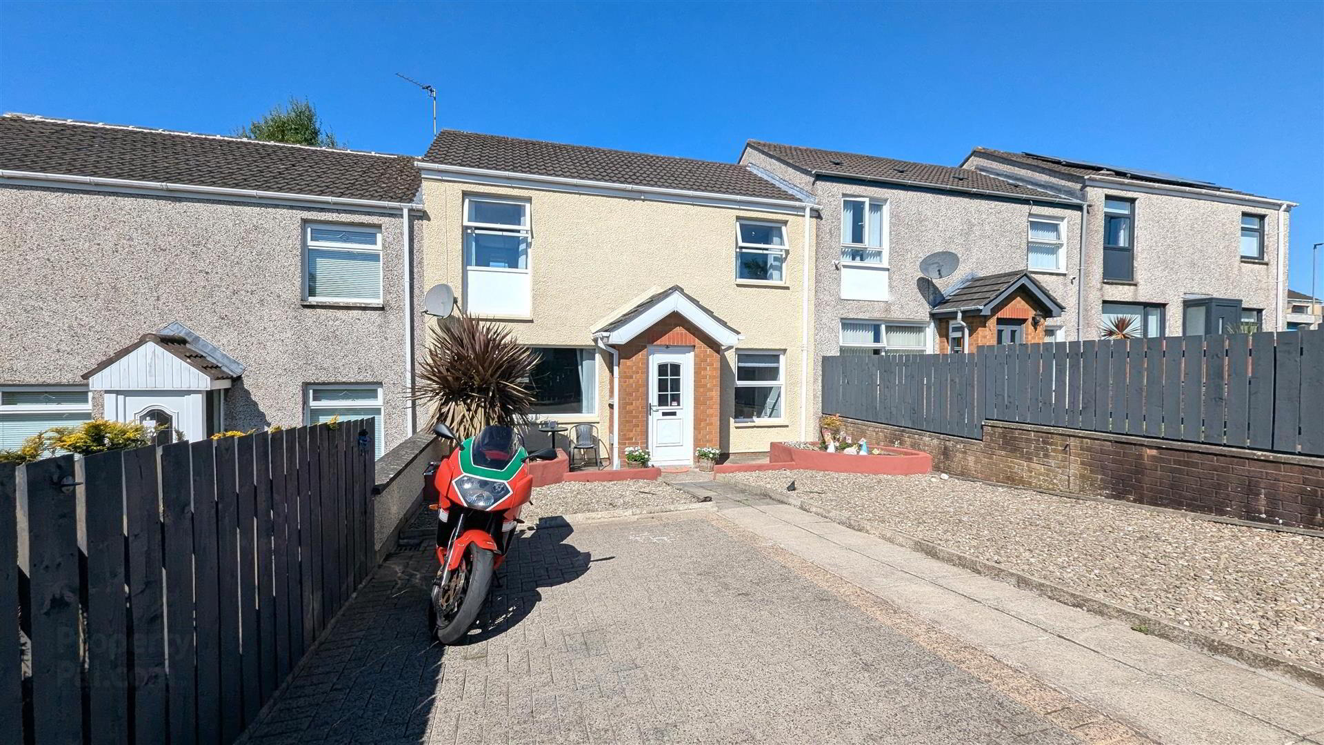 8 Crossreagh Drive 1 of 28