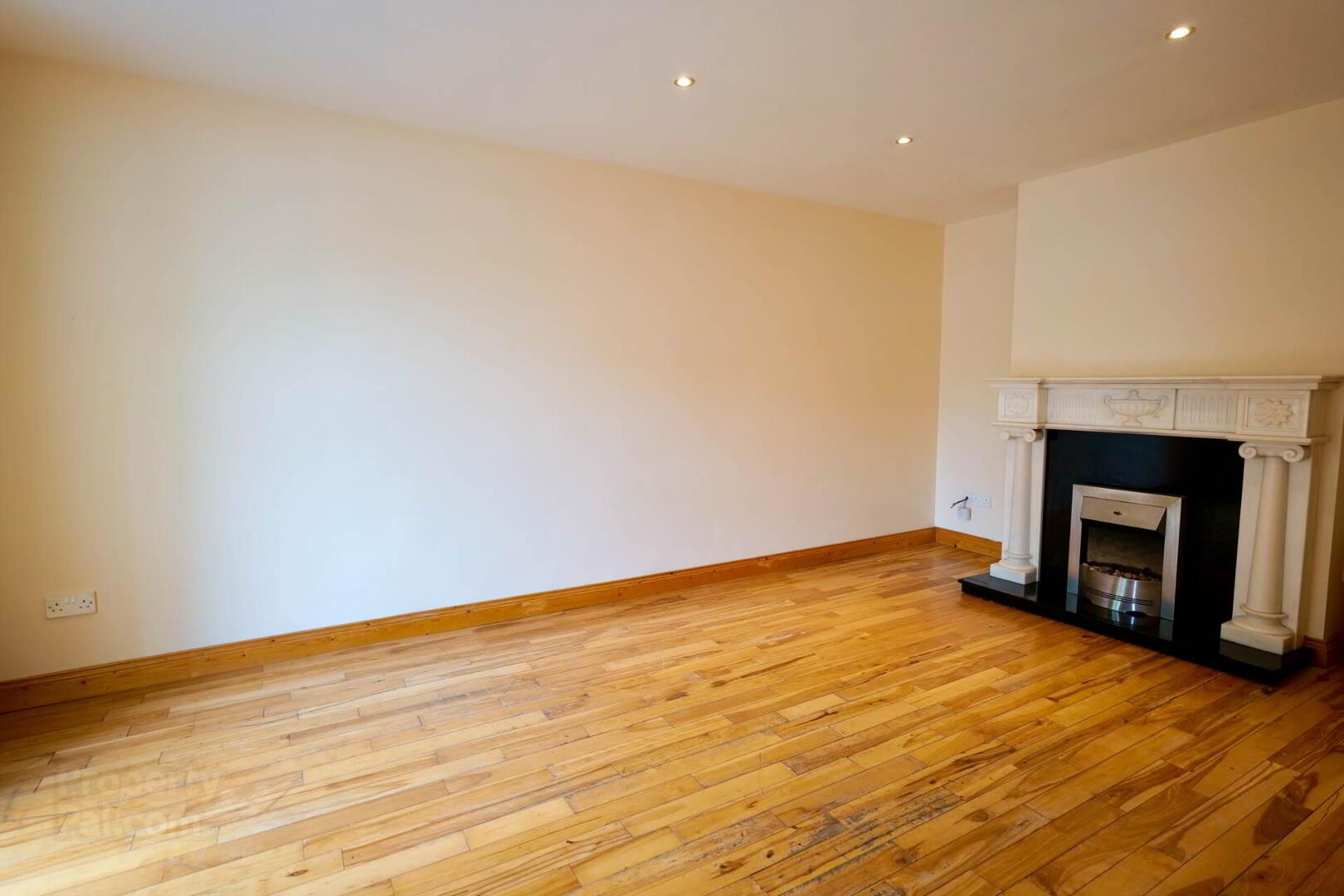 12b Woodfield Drive 4 of 14