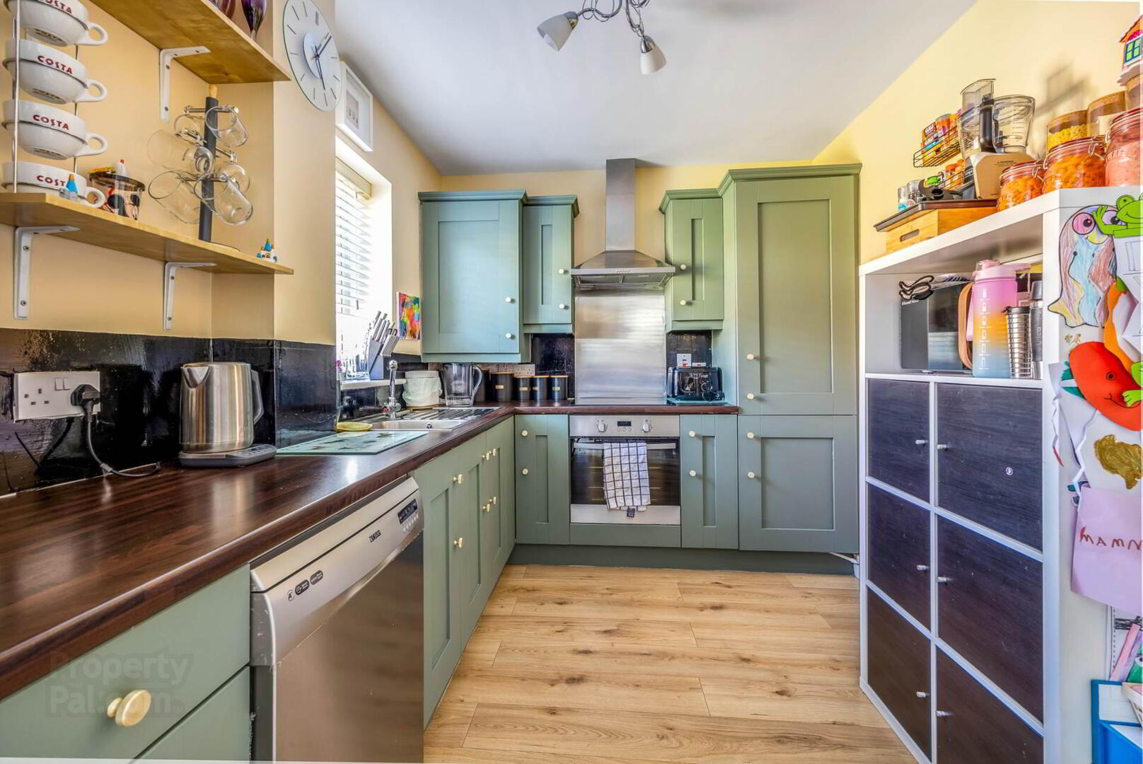8 Heathfield Drive 4 of 15