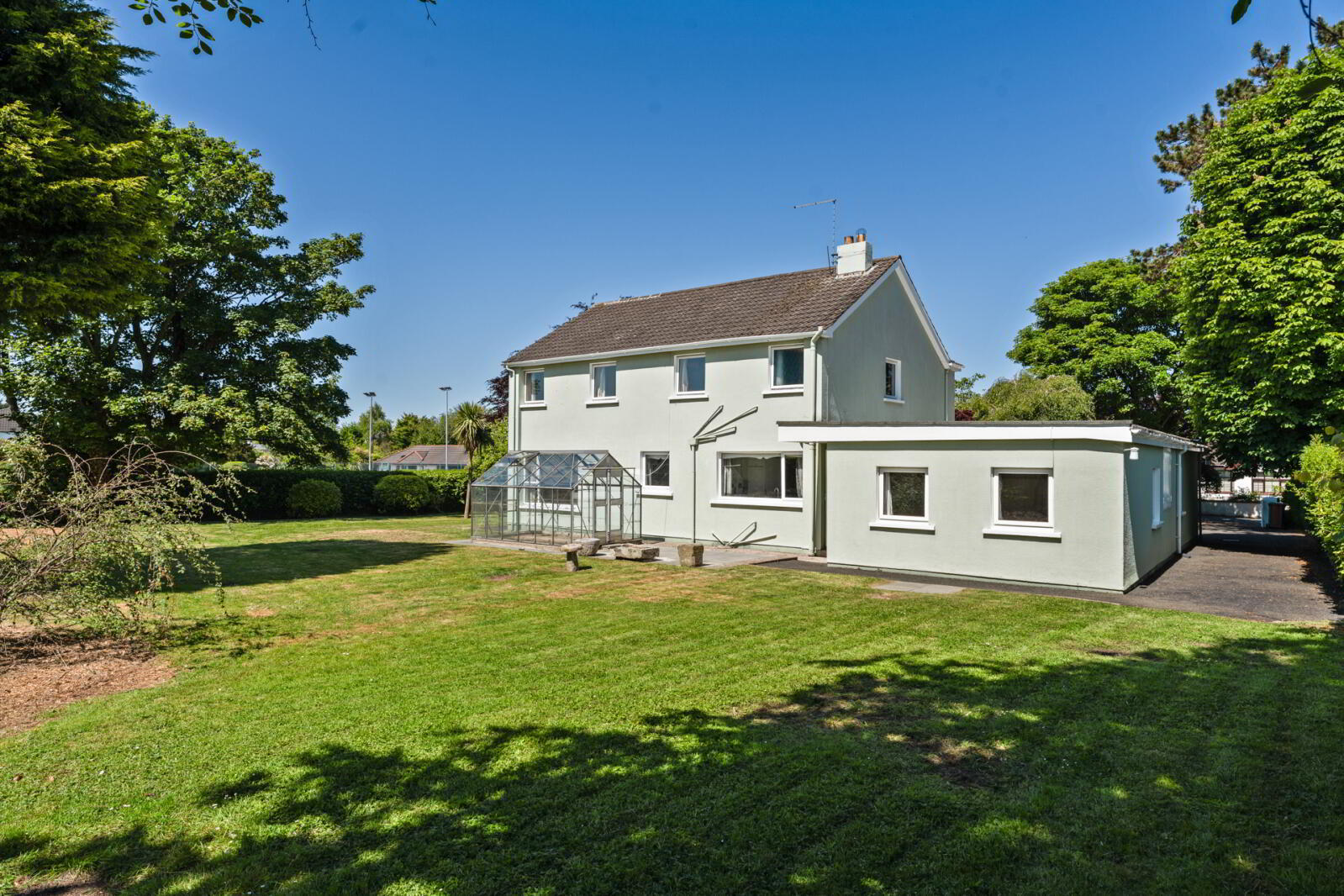 21 Farnham Park 26 of 37