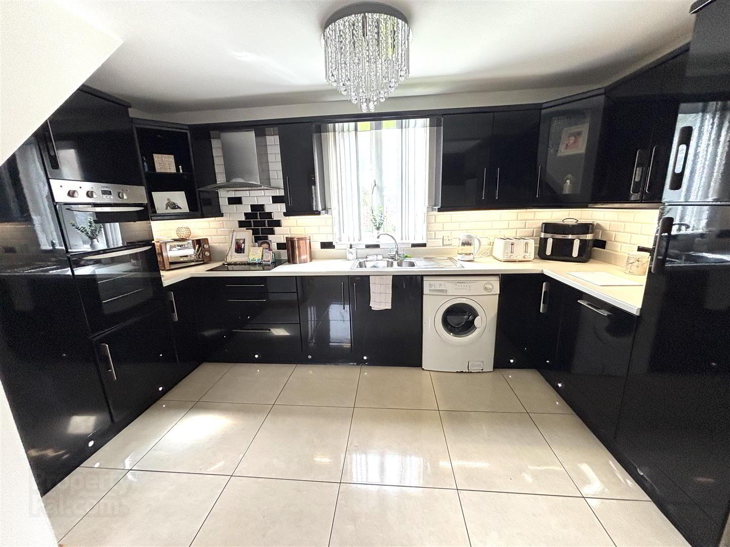 33 Shackleton Crescent 4 of 9