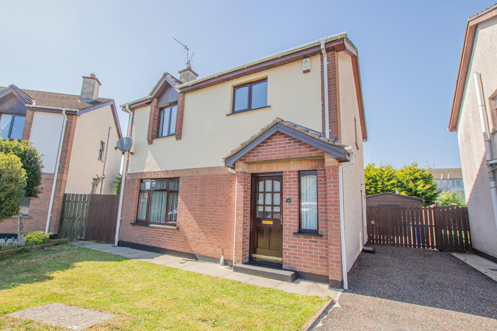 19 Hazelbrook 1 of 21