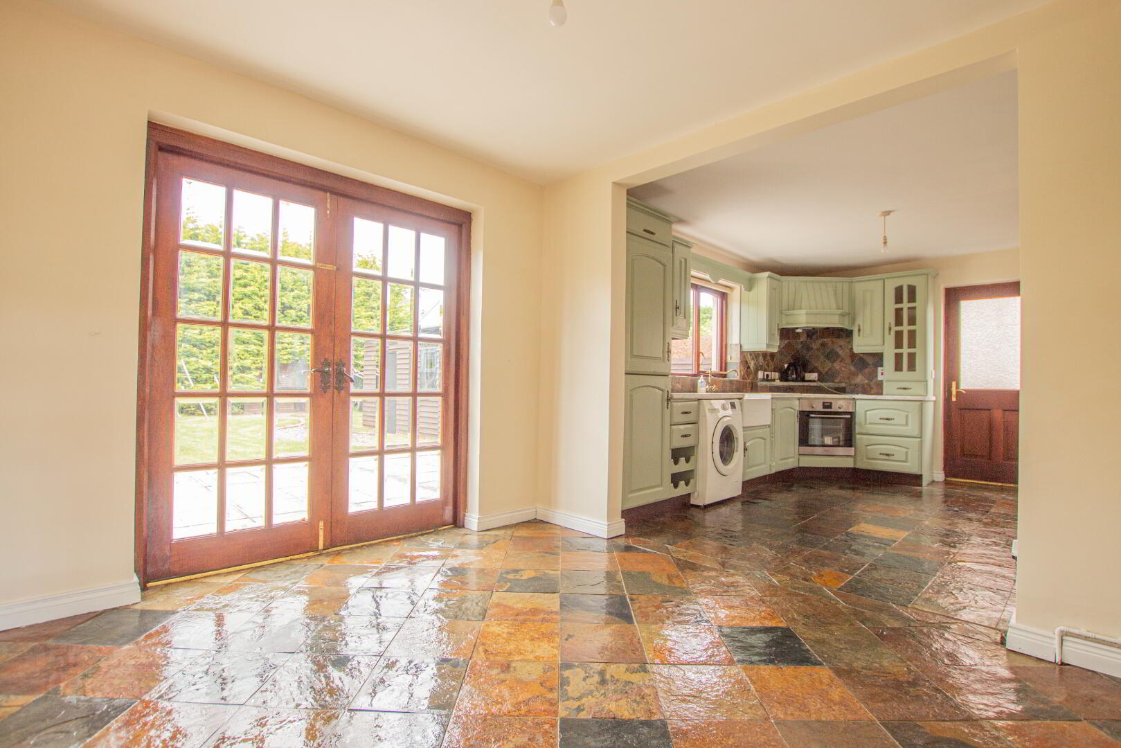 19 Hazelbrook 8 of 21