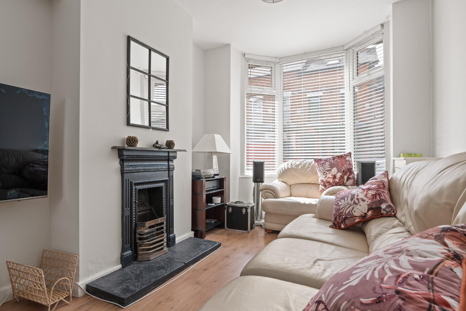 4 Derlett Street 6 of 25