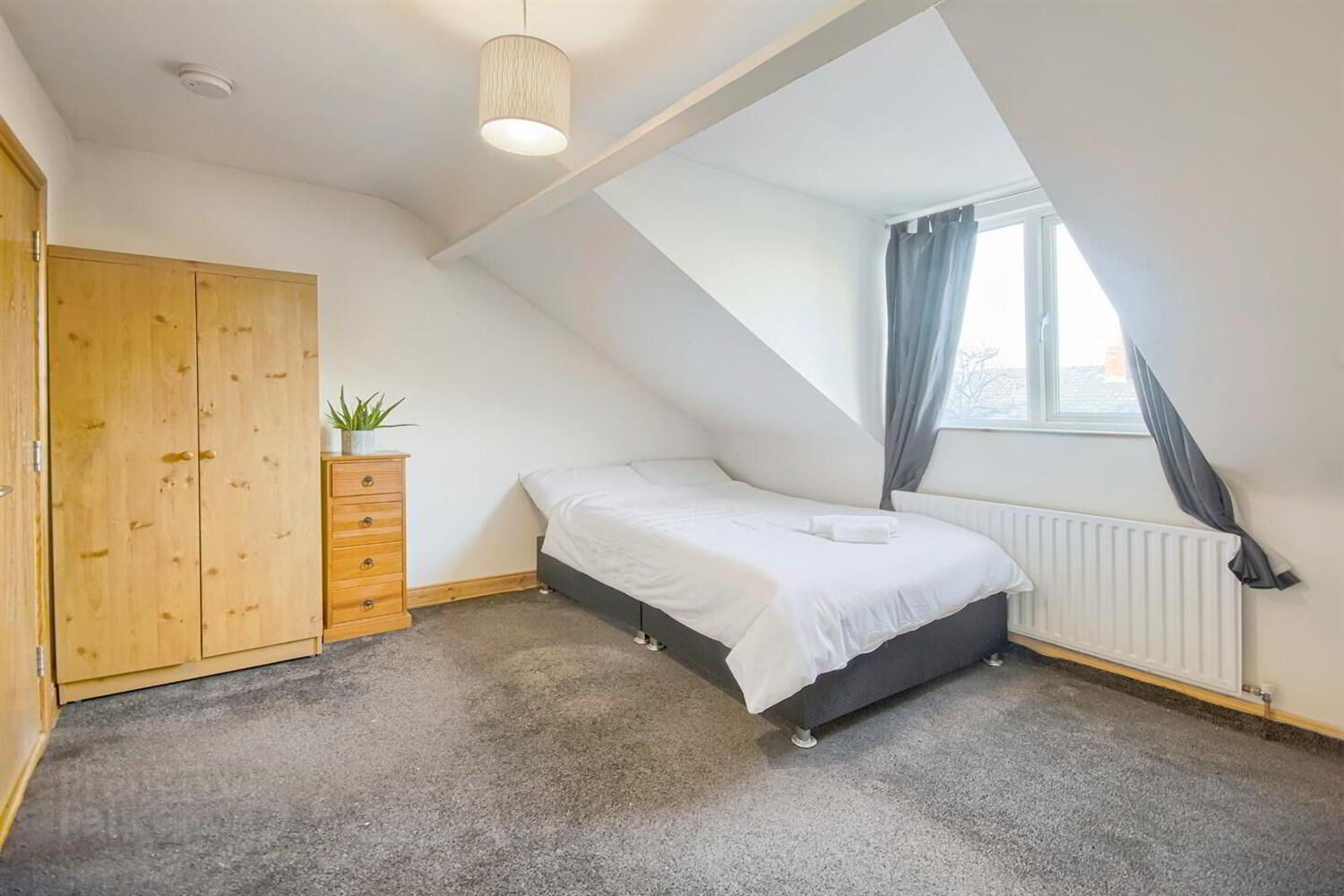 Room 5, 45 Balfour Avenue 1 of 3
