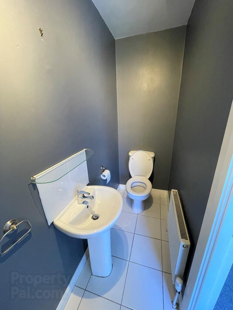Apt 4, 16 Lewis Mews 7 of 10