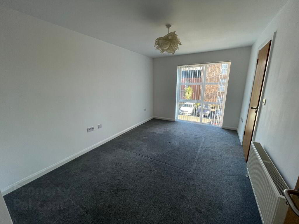 Apt 4, 16 Lewis Mews 5 of 10