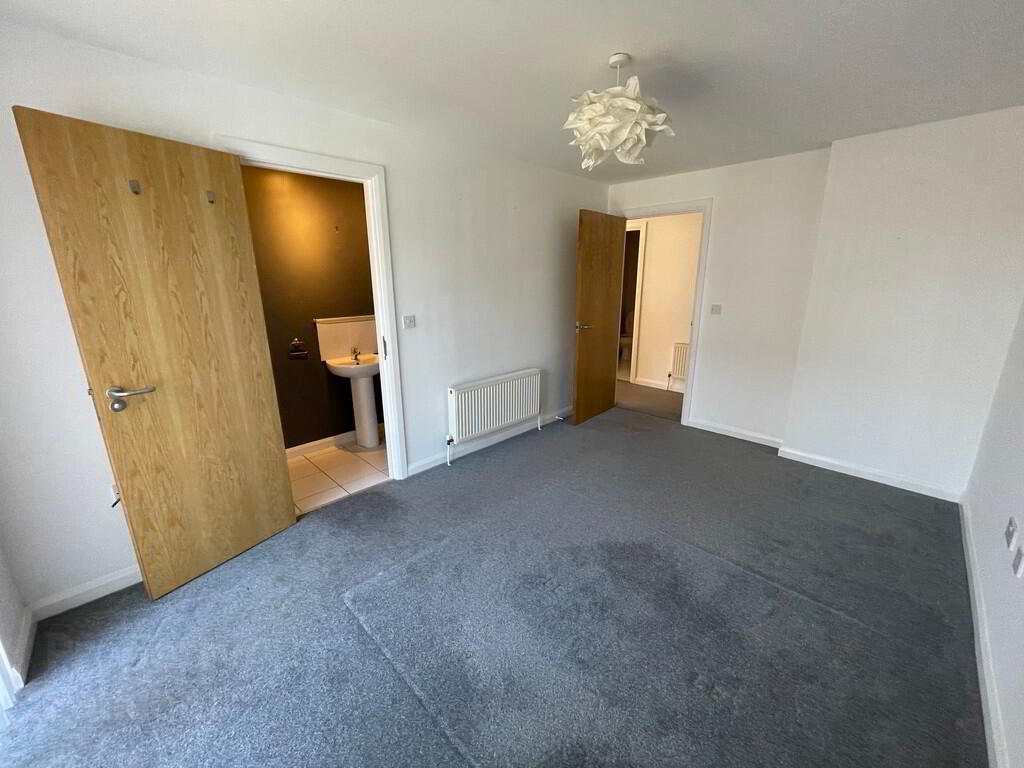Apt 4, 16 Lewis Mews 6 of 10