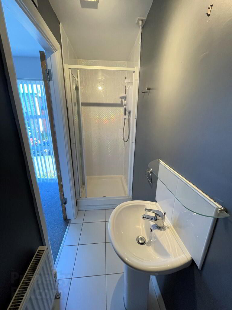 Apt 4, 16 Lewis Mews 8 of 10