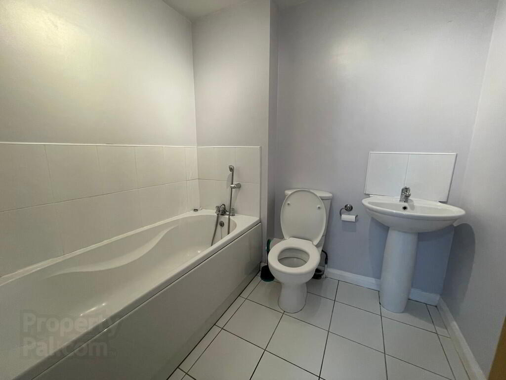 Apt 4, 16 Lewis Mews 10 of 10