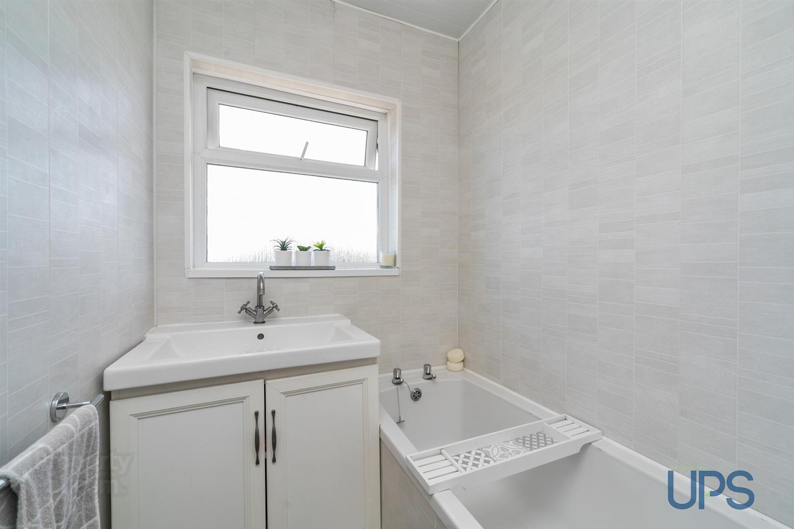 73 Upper Dunmurry Lane 19 of 36