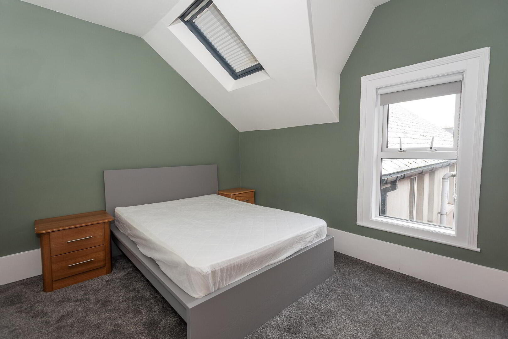 Apt 8, 85 Eglantine Avenue 4 of 8