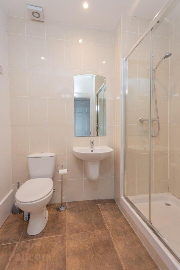 Apt 8, 85 Eglantine Avenue 7 of 8