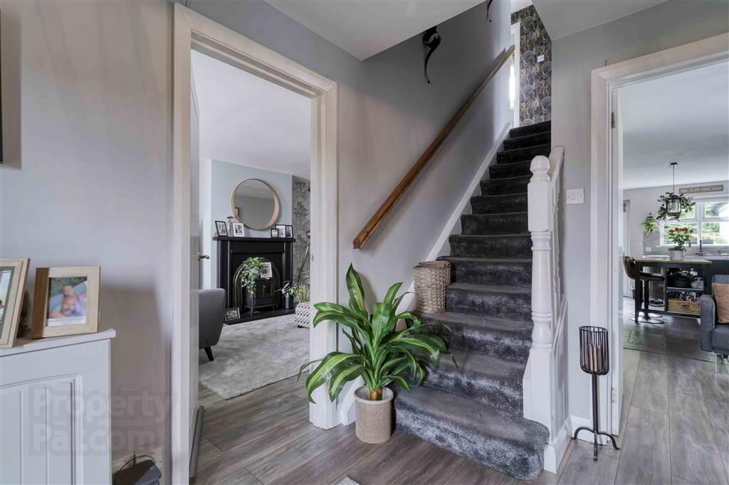 17 Hawthorn Hill 4 of 25