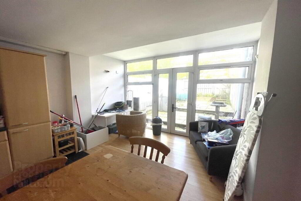 14 Meadowbank Street 5 of 11
