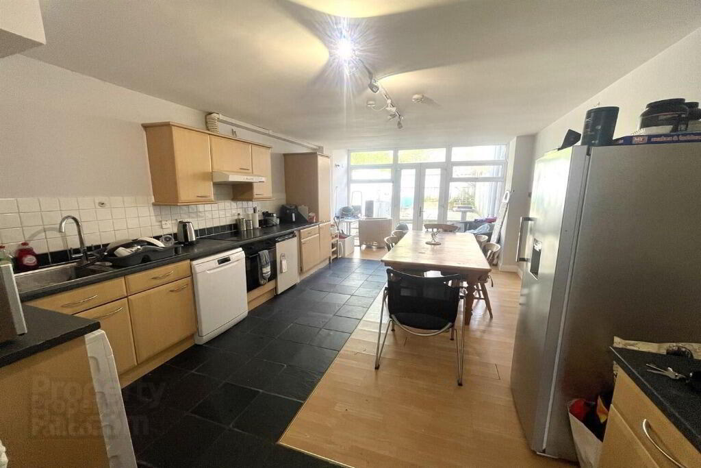 14 Meadowbank Street 6 of 11