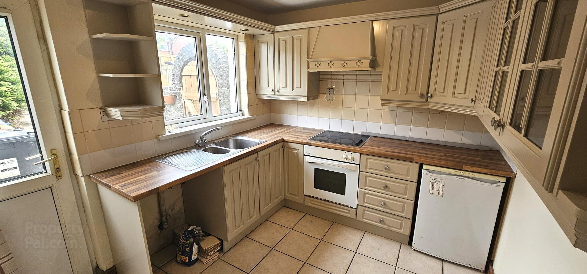 325 Carnmoney Road 4 of 13