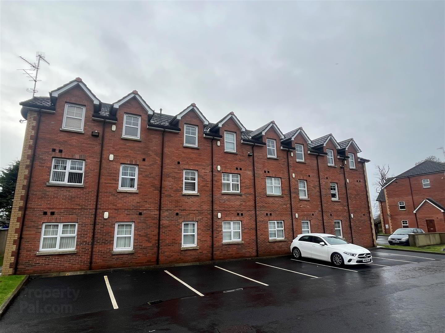 25 Beechfield Mews 1 of 8