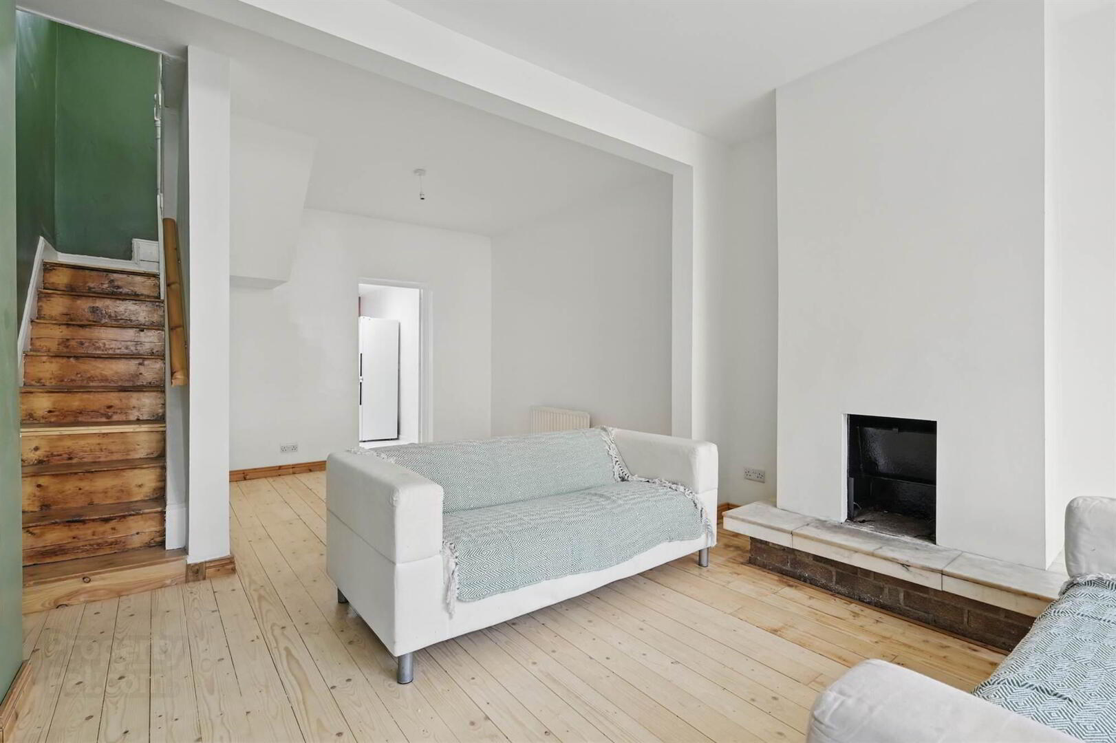 8 Derlett Street 4 of 15