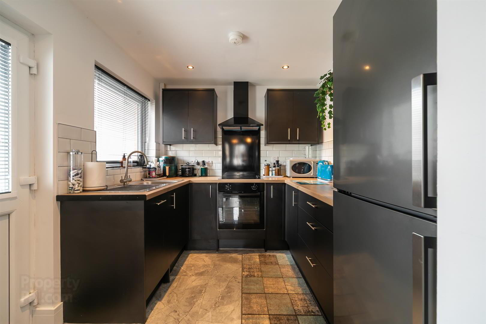 83 Ravenscroft Avenue 9 of 26