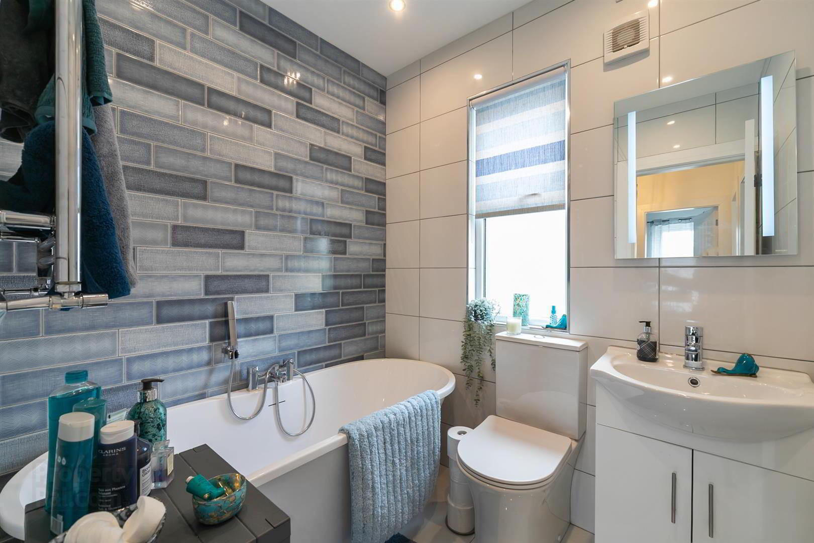 83 Ravenscroft Avenue 19 of 26