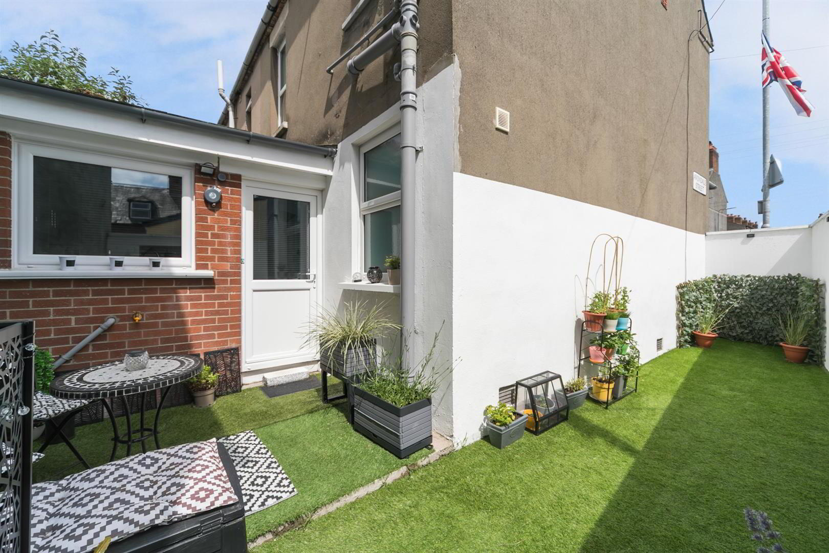 83 Ravenscroft Avenue 23 of 26