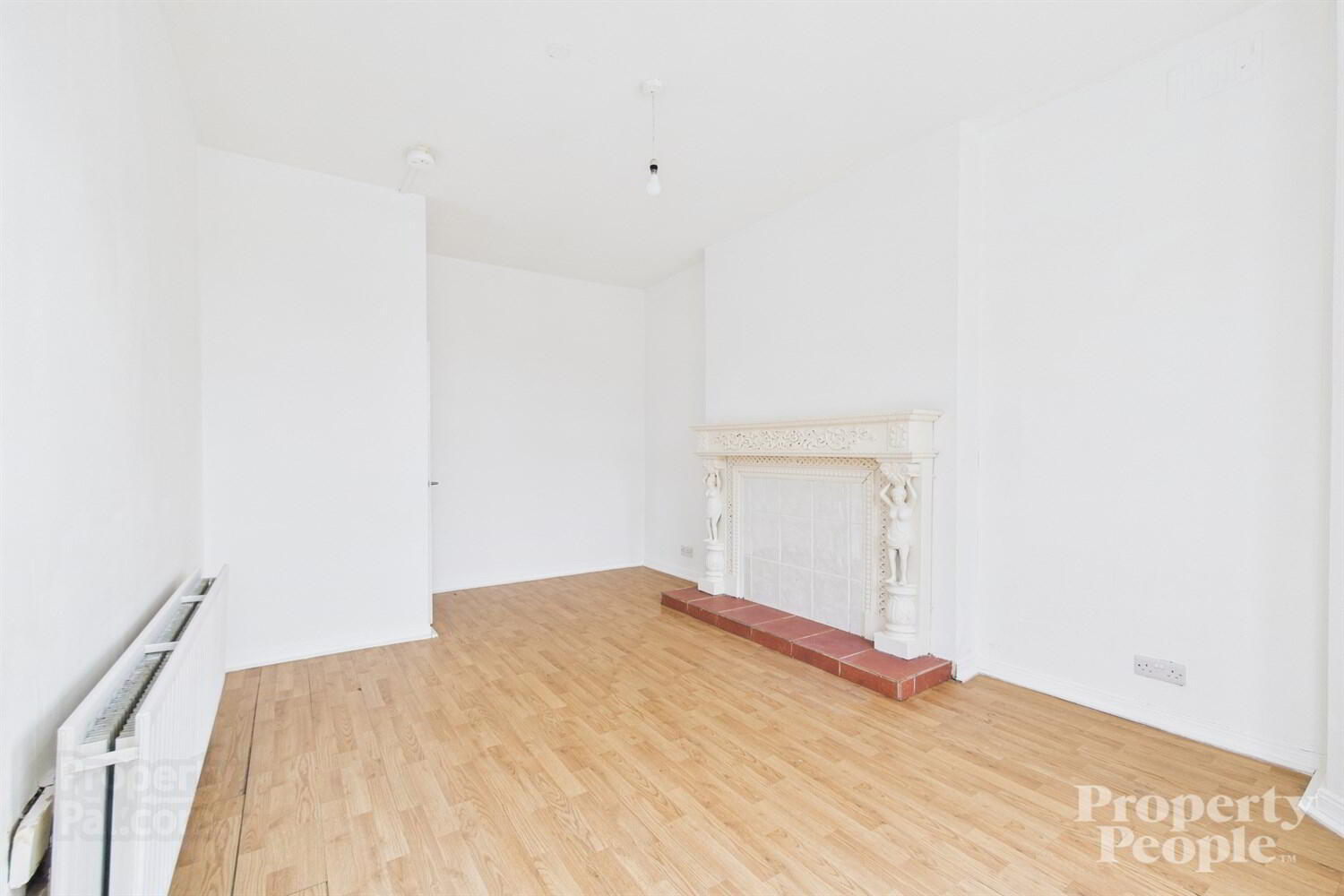 APT 2, 163 Cliftonpark Avenue 6 of 14