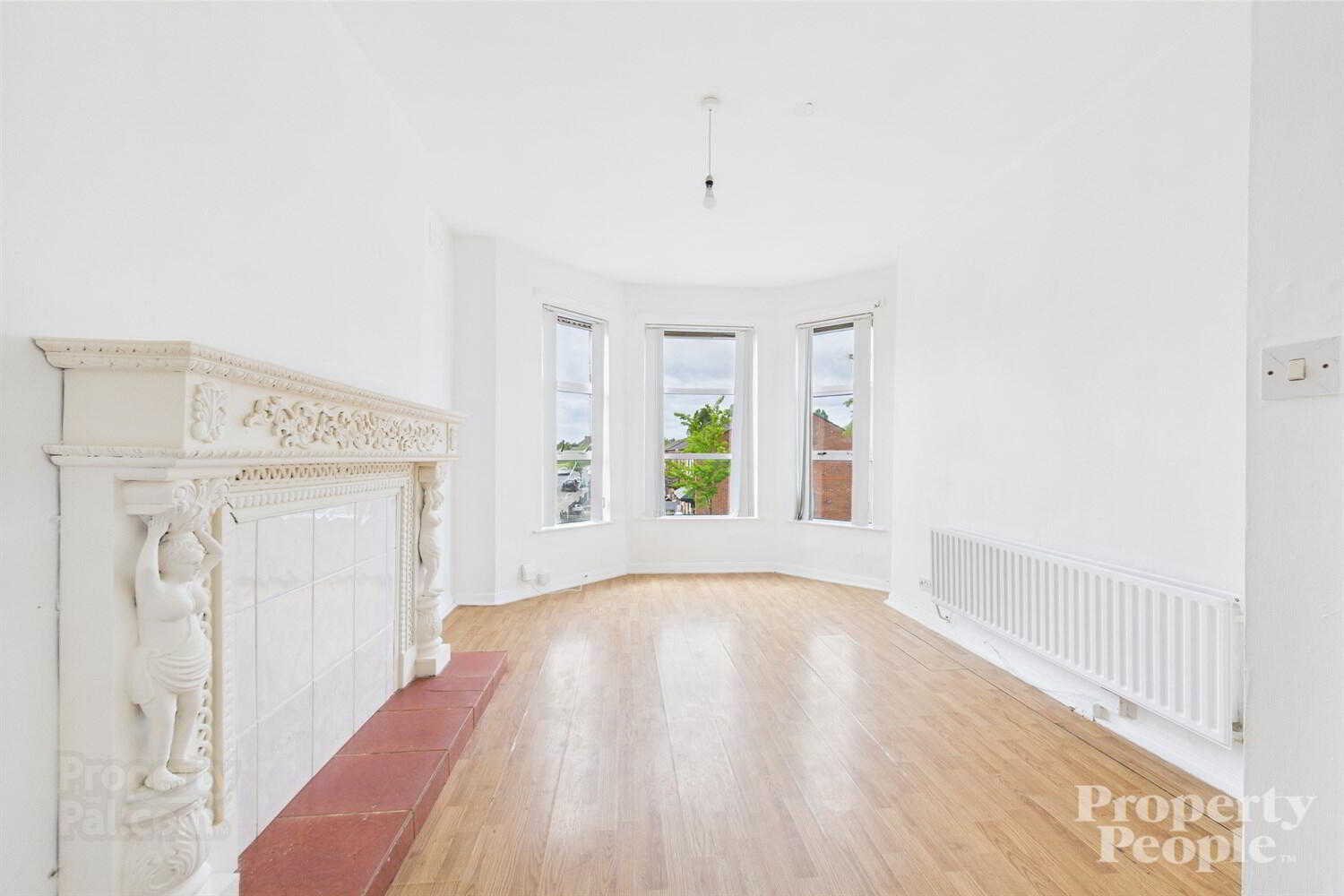 APT 2, 163 Cliftonpark Avenue 5 of 14