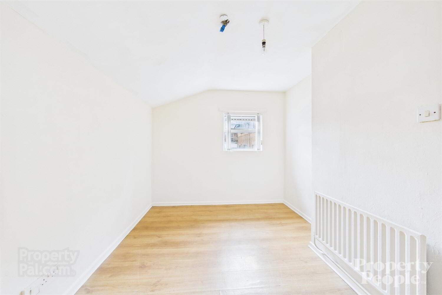 APT 2, 163 Cliftonpark Avenue 9 of 14