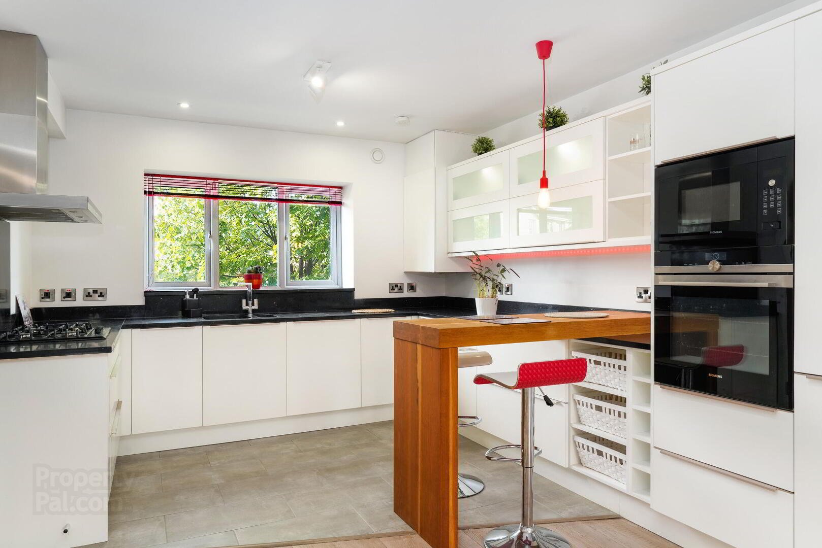 9 Carrigmore Lawns 5 of 28