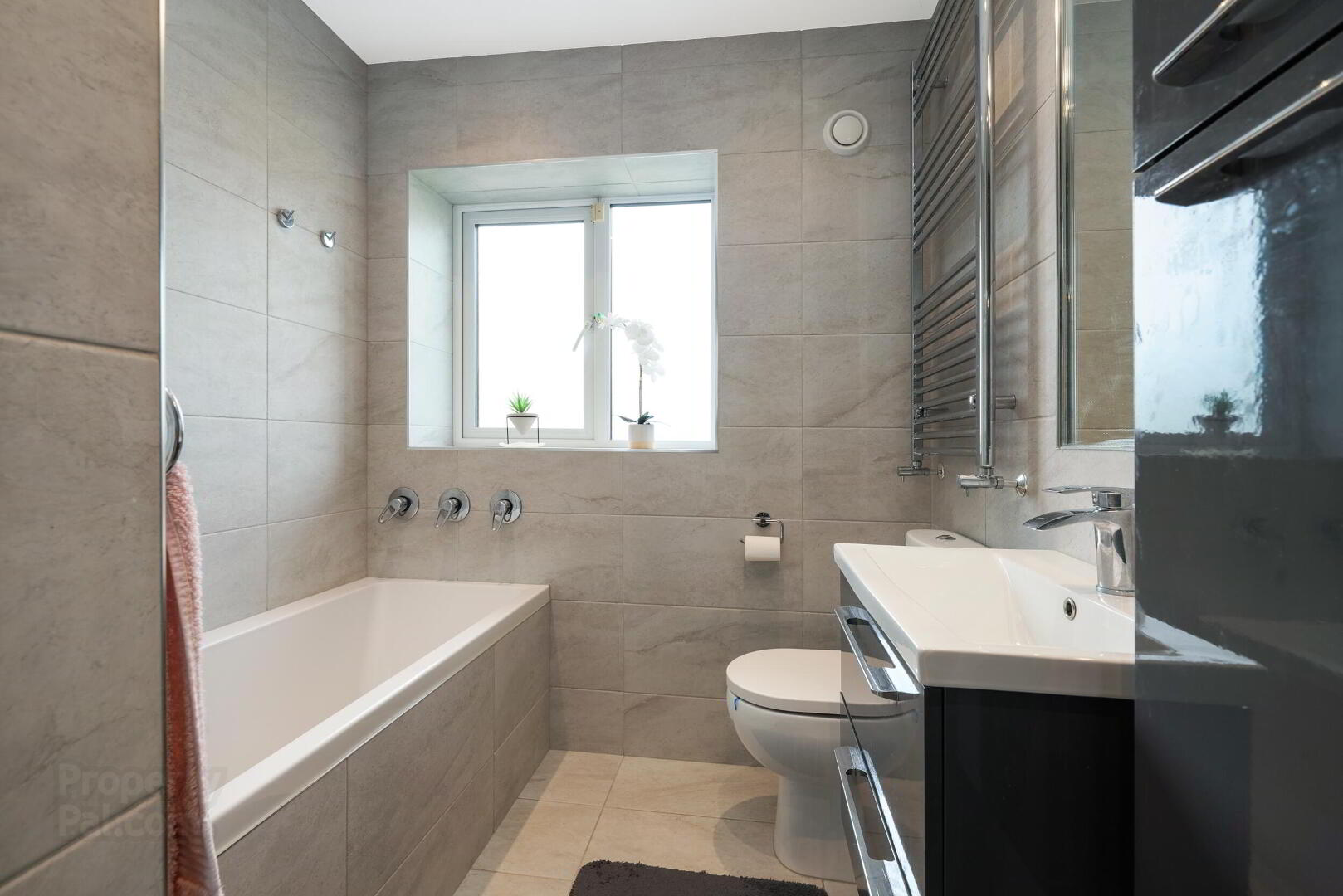9 Carrigmore Lawns 12 of 28