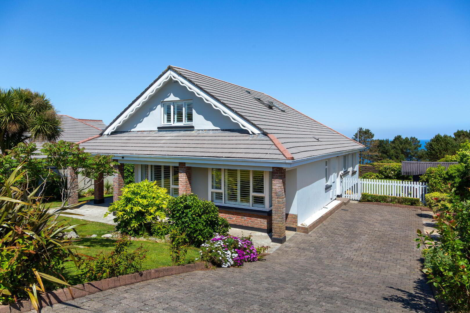 2 Bayside Glen 1 of 16