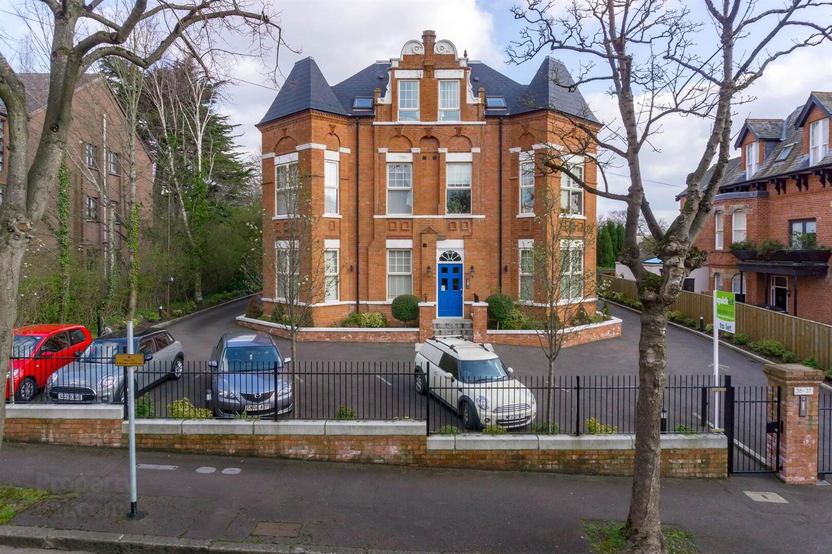 Apt 10, 35-37 Sans Souci Park 2 of 14
