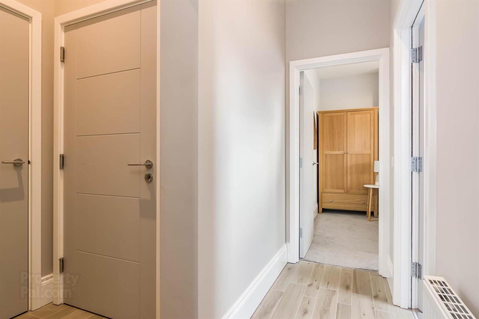 Apt 10, 35-37 Sans Souci Park 4 of 14