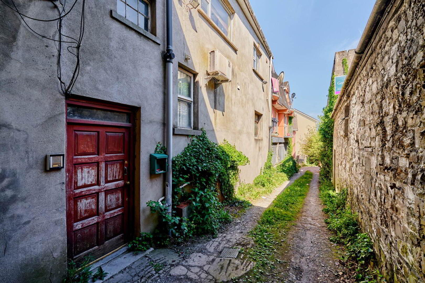 The Lane 3 of 9