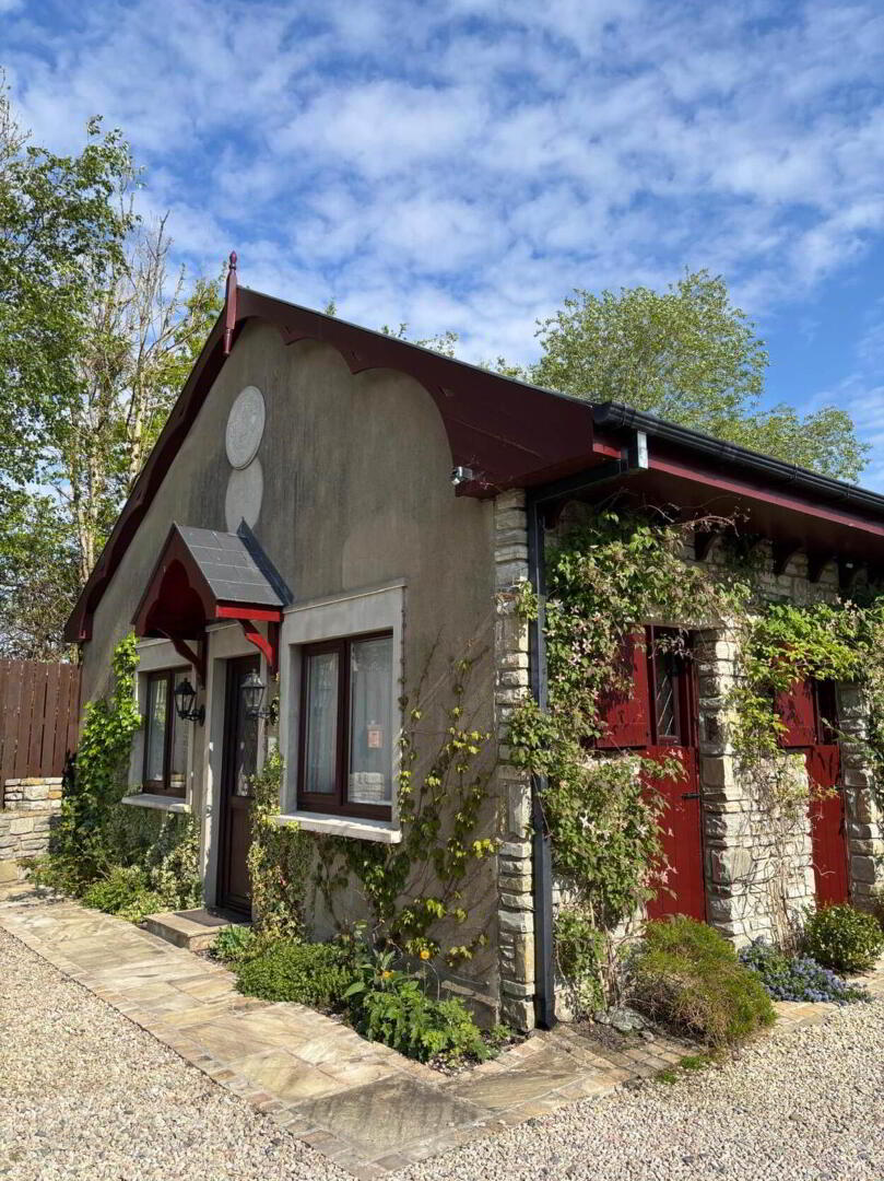 Blaithin Cottage 1 of 9