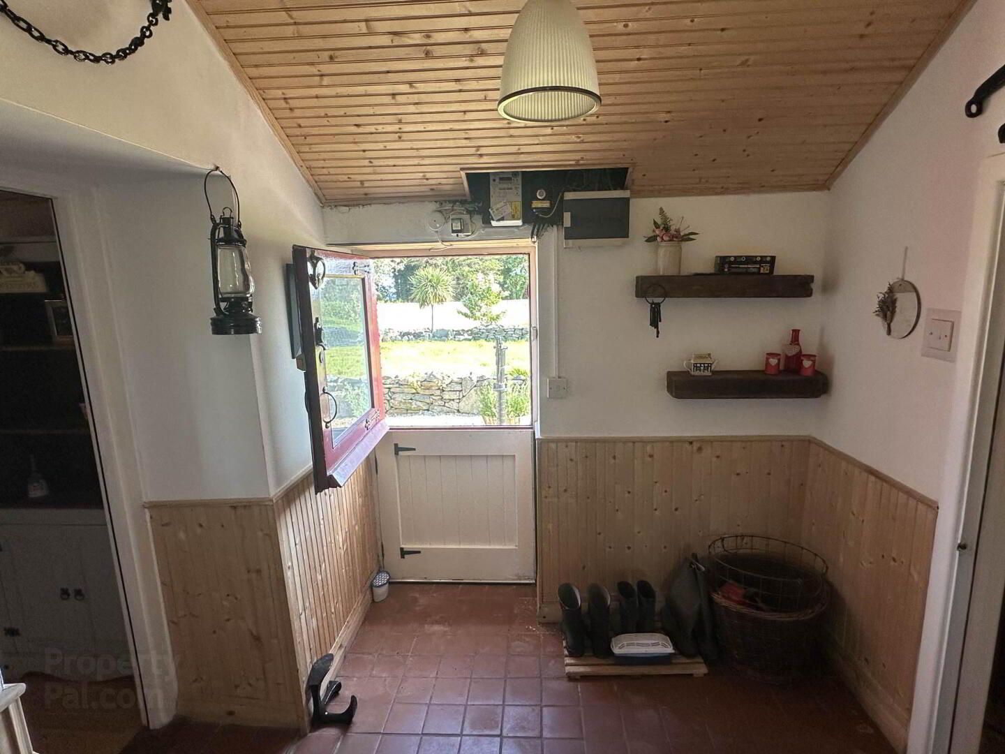 The Cottage, Negault 8 of 29