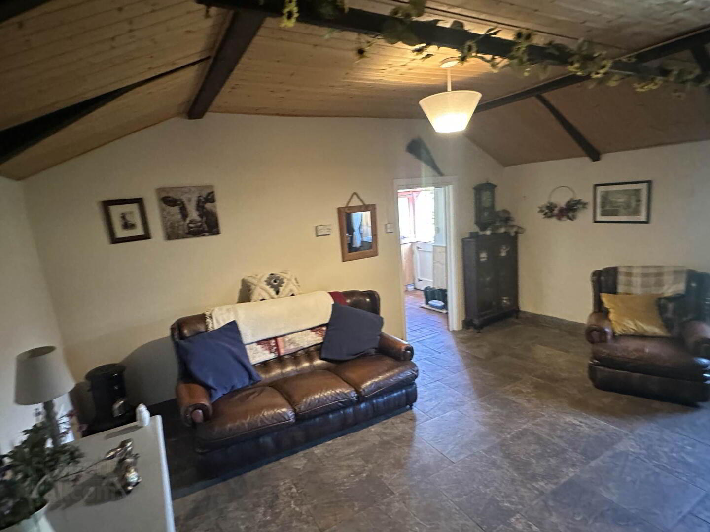 The Cottage, Negault 12 of 29