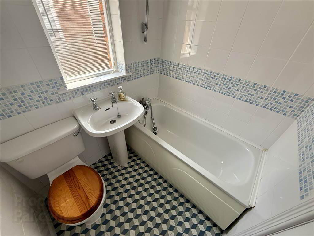 43 Dunraven Parade 9 of 11