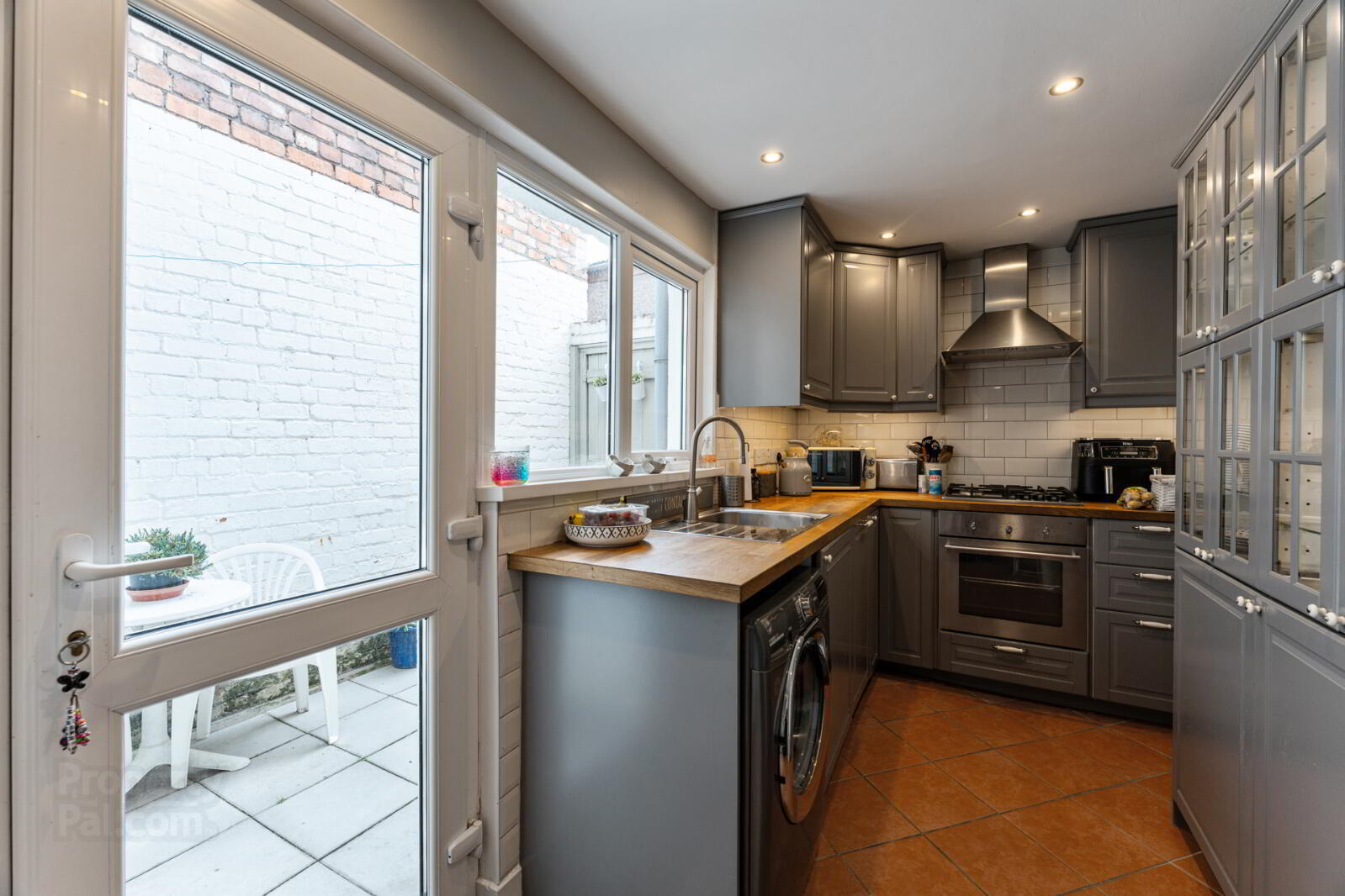 75 Downshire Road 9 of 17