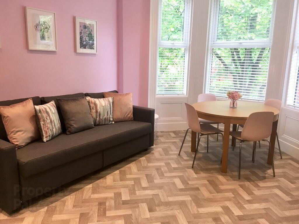 Flat 3, 31 Eglantine Avenue 1 of 16